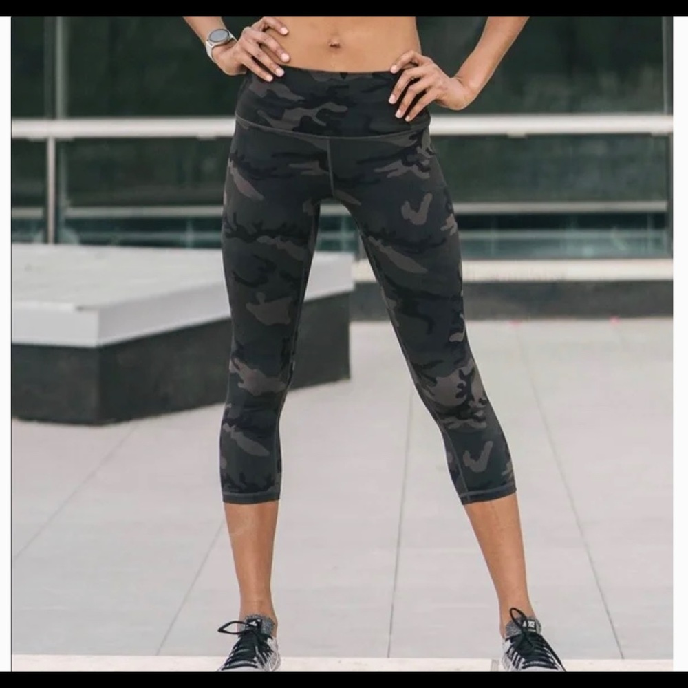 New with Tags Zyia Luxe high rise camo Capri size 6/8